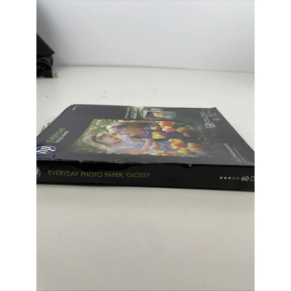 HP Everyday Photo Paper, Glossy, 5 x 7 in. 52 Sheets Opened